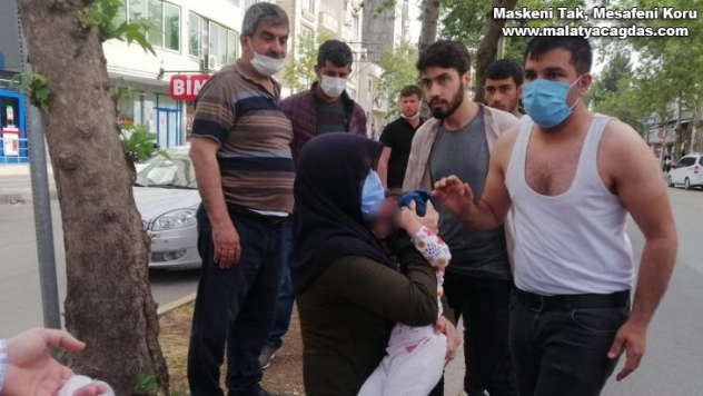 Geri manevra yapan otomobil çocuğa çarptı: 1 yaralı