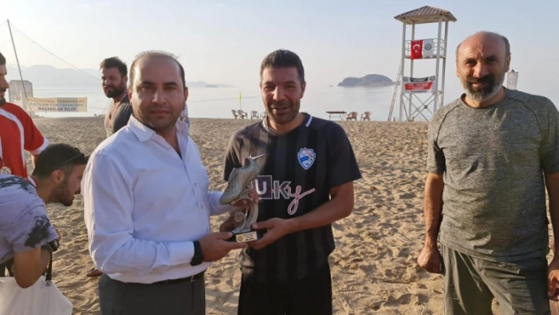 Gevaş Belediye Spor plaj futbolu şampiyonu oldu
