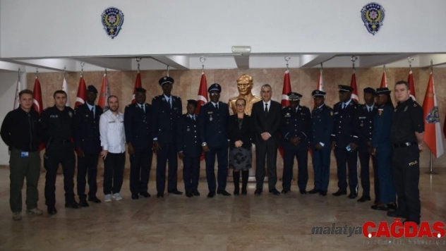 Gine polisine, önemli tesisleri koruma eğitimi