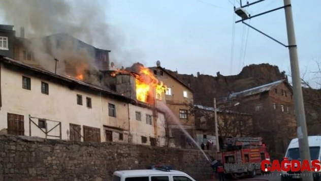 Giresun'da ahşap ev alevlere teslim oldu