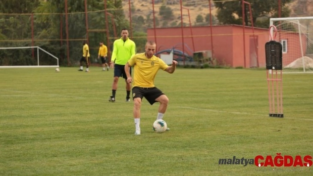 Töre Oynasam da oynamasam da ay-yıldızlı bayrağı göğsümde her zaman taşıdım