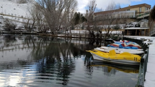Gökpınar gölü beyaz gelinliğini giydi