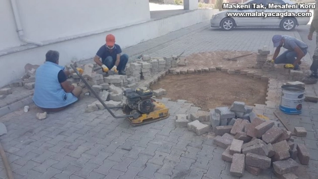 Gölbaşı ilçesinde kaldırım taşları yenileniyor