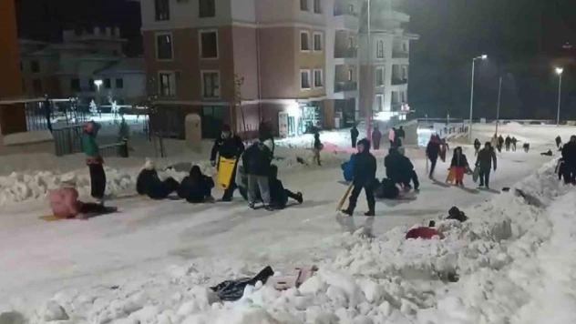 Gölbaşı ilçesinde vatandaşların kar keyfi