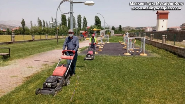 Gölbaşı ilçesinde yeşil alan bakımları devam ediyor