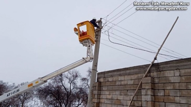 Gölbaşı ilçesindeki elektrik hatlarında yoğun çalışma
