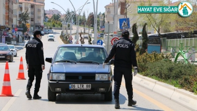 Gölbaşı'nda cadde ve sokaklar boş kaldı