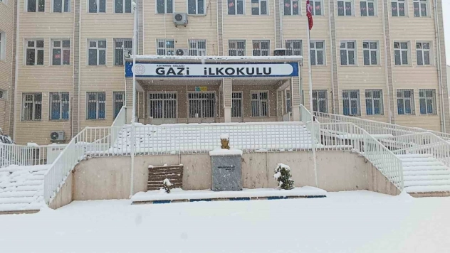 Gölbaşı'nda eğitime kar engeli