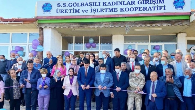 Gölbaşılı kadınların yöresel ürün mağazası açıldı