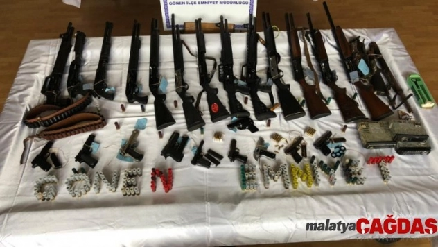 Gönen'de 15 adrese şafak operasyonu