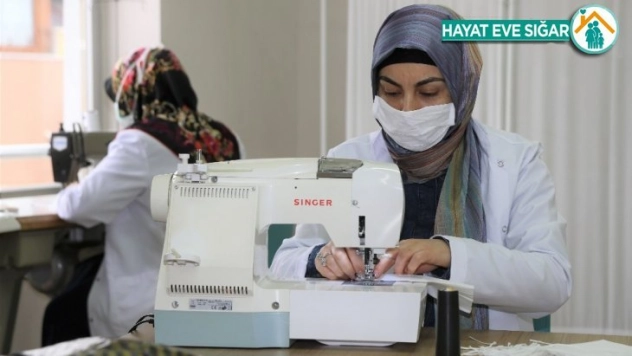 Gönüllü kursiyerlerden maske üretimine destek