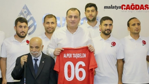 Görme engelli sporculardan Taşdelen'e ziyaret