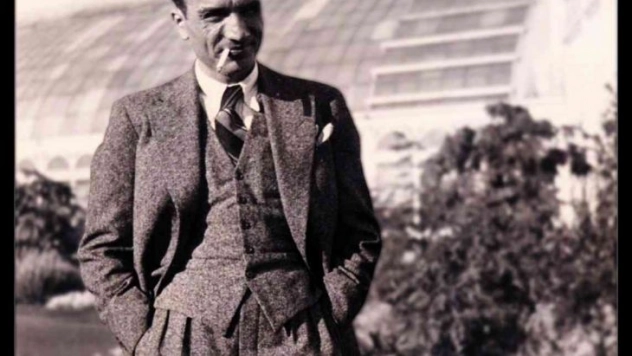 Görme engellilere umut olan Mitat Enç'in hayatı kaleme alındı