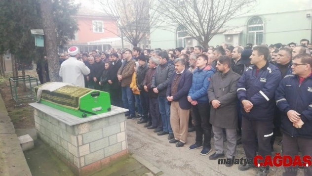 Gözyaşları arasında toprağa verildi