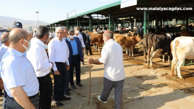Güder, canlı hayvan pazarını ziyaret etti