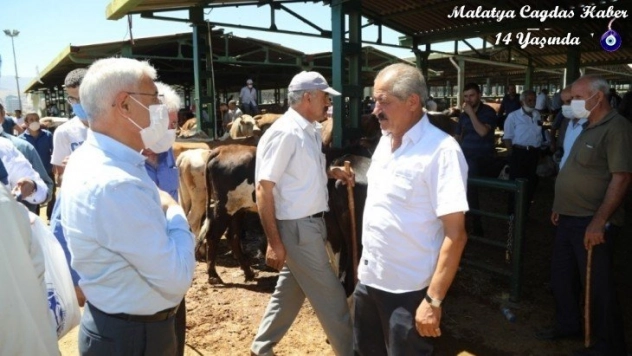 Güder, hayvan pazarını ziyaret etti