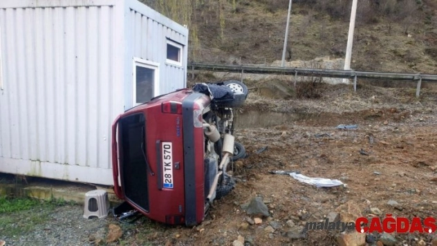 Gümüşhane'de gizli buzlanma kazaya neden oldu: 2 yaralı