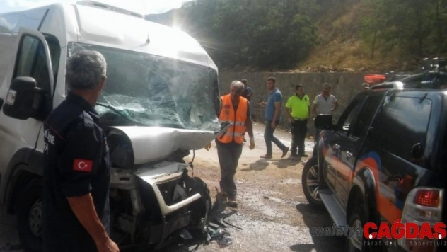 Gümüşhane'de trafik kazası: 3 yaralı