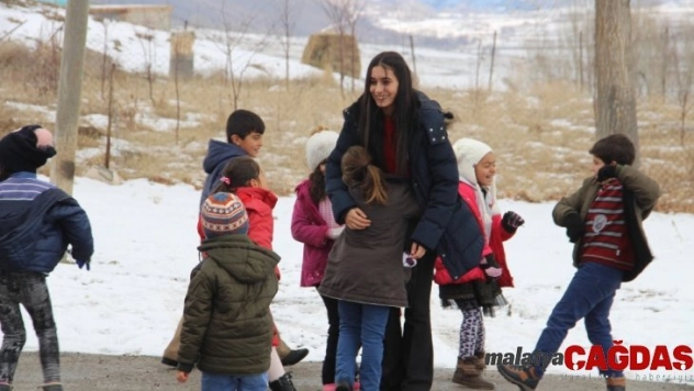 Gündüzleri öğretmen, akşamları öğrenci