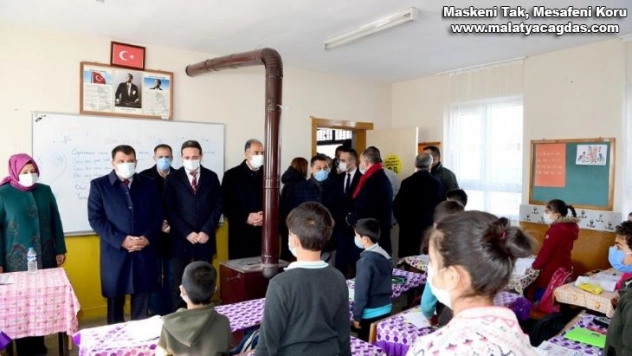 Gürkan'den yüz yüze eğitime başlayan öğrencilere sürpriz