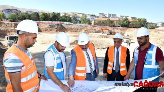 Gürkan, hastane inşaatında incelemelerde bulundu