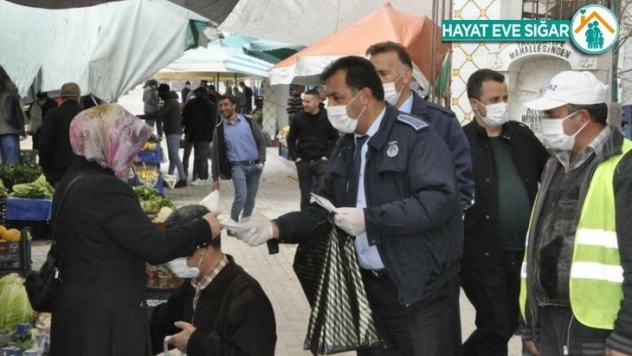 Gürün belediyesi maske dağıttı