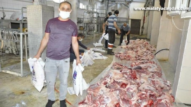 Gürün'de 360 aileye kurban eti