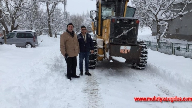Gürün'de karla mücadele çalışmaları aralıksız sürdürülüyor