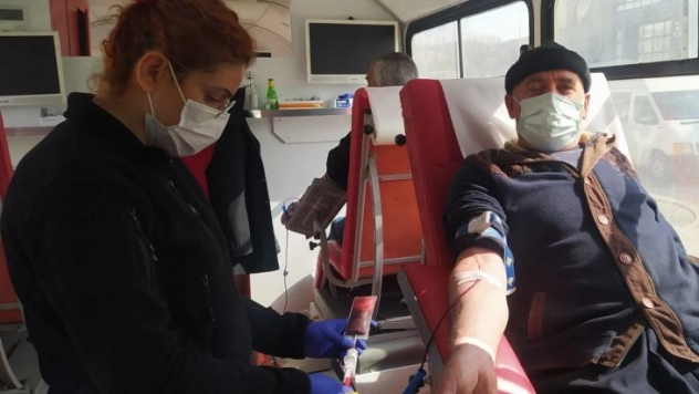 Gürün'de Kızılay'a kan bağışı