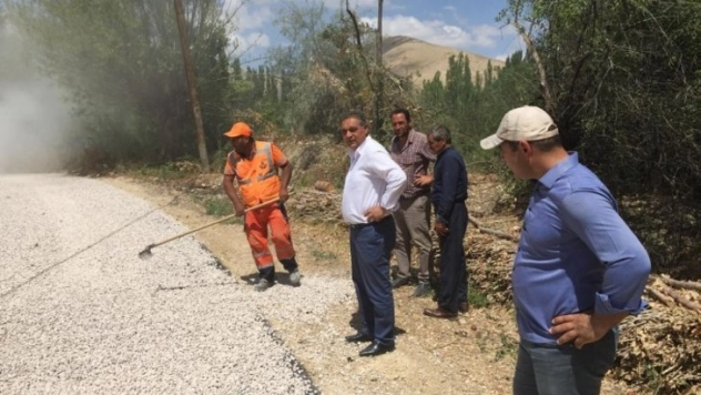 Gürün'de yollar yenileniyor