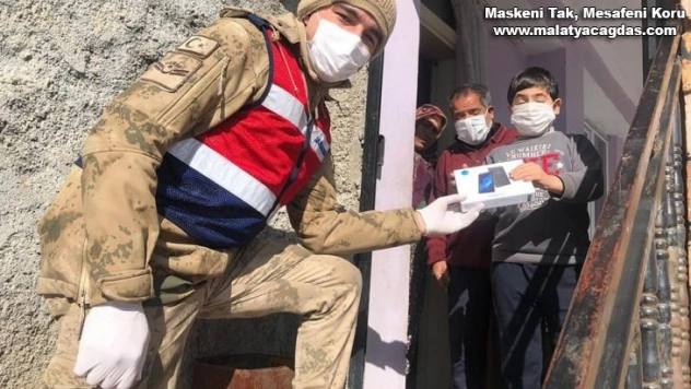 Güvenlik güçleri yüzleri güldürüyor