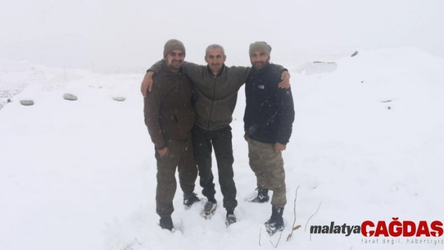 Güvenlik korucularından 'Barış Pınarı' kahramanlarına selam