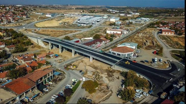 Tren Yolu Köprüsünü Asfaltladı