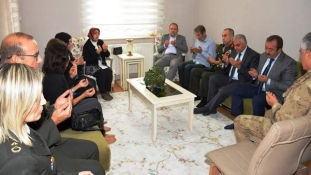 Vali Ali Kaban Şehit Yerli'nin Ailesine Taziye Ziyaretinde Bulundu