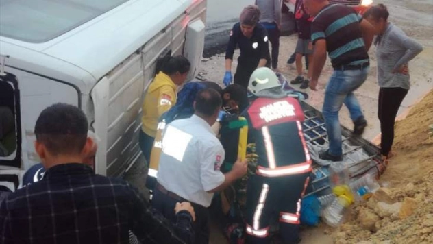 Malatya'da minibüs devrildi: 7 yaralı