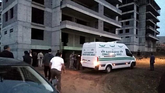 Elazığ'da 10'ncu kattan düşen işçi hayatını kaybetti