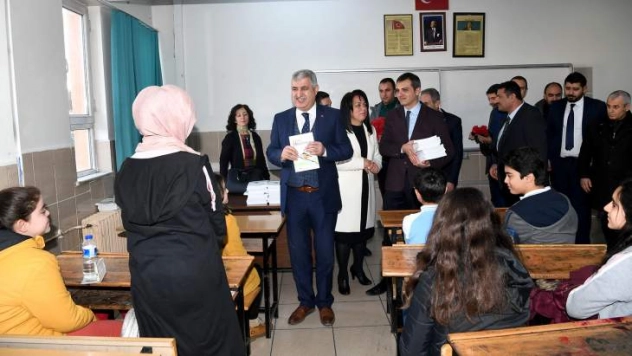 Başkan Polat, Öğrencilerin Karne Heyecanına Ortak Oldu