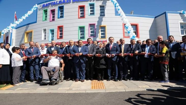 Battalgazi Belediyesi Engelsiz Yaşam Merkezi Hizmete Açıldı