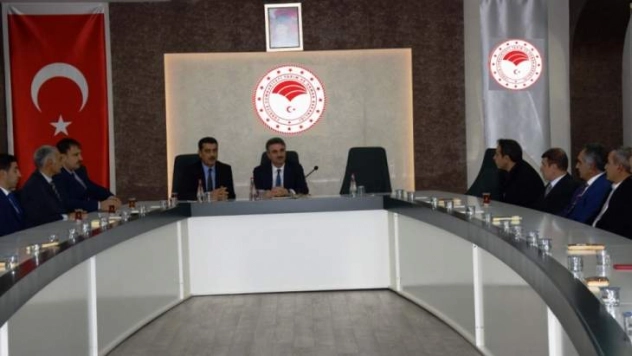 Vali Aydın Baruş Kayısı Araştırma Enstitüsünü Ziyaret Etti