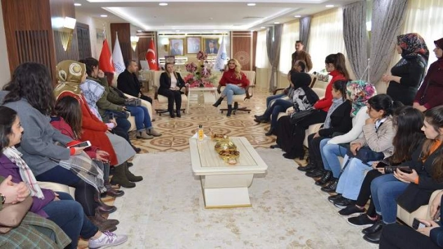 İlk konuk Moda Tasarımcısı Işıl Reçber oldu