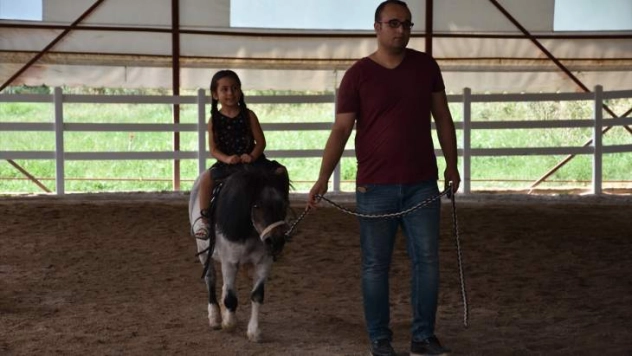 Keşke Projesi ile çocuklar ilk kez ata bindi