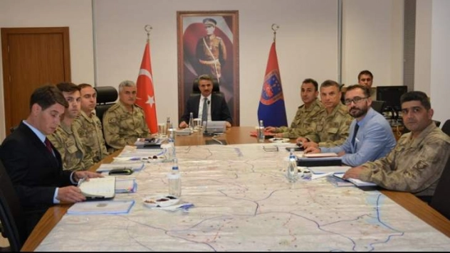 Vali Baruş İl Jandarma Komutanlığını Ziyaret Edip Brifing Aldı