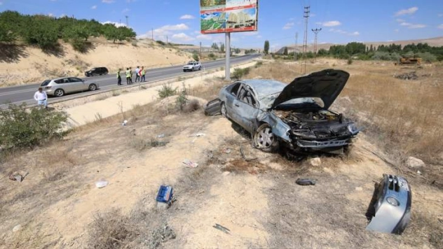 Malatya'da otomobil tarlaya devrildi: 5 yaralı