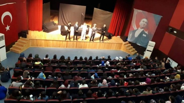 Uyuşturucuya karşı tiyatroyla mücadeleye bilimsel destek