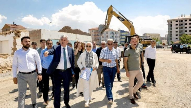 Selçuklu Mahallesinde yolda kalan üç yapının yıkımı gerçekleşti