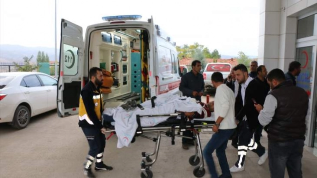 Hekimhan'da yol verme kavgası: 2 yaralı