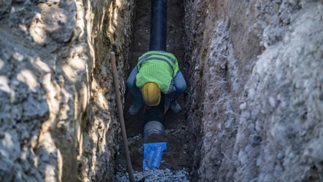 Hatunsuyu'nda Kanalizasyon Hattı Yenileme Çalışmaları Devam Ediyor