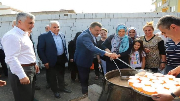 Mahallelilik Projesinin En Güzel Örneği Aşure Etkinliğinde Sergilendi