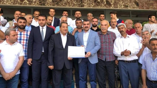MHP Milletvekili Fendoğlu mazbatasını aldı