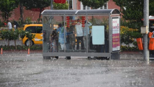 Malatya'da sağnak ve dolu etkili oldu